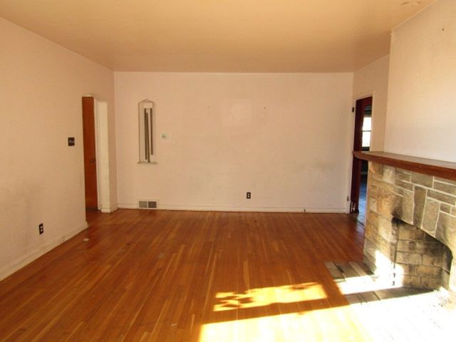 328 Commonwealth Ave, West Mifflin, PA 15122