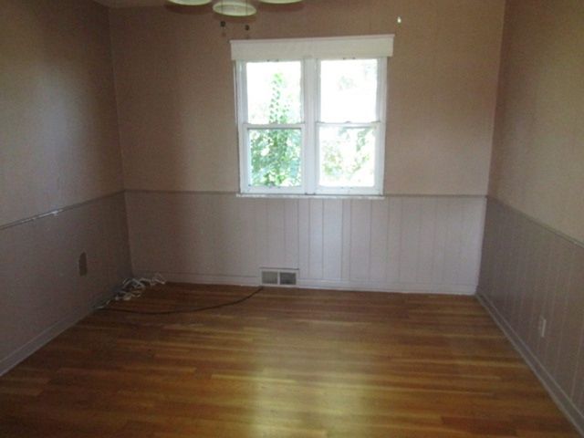 328 Commonwealth Ave, West Mifflin, PA 15122