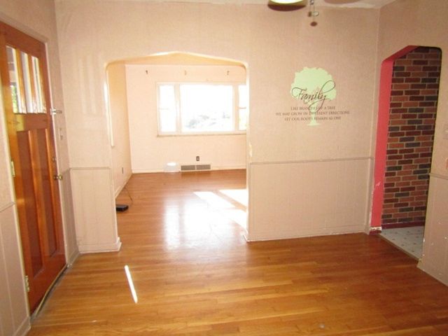 328 Commonwealth Ave, West Mifflin, PA 15122