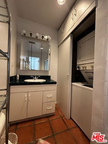 863 Commonwealth Avenue, Venice, CA 90291