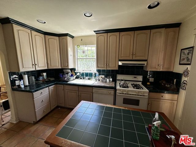 863 Commonwealth Avenue, Venice, CA 90291