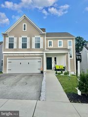 1744 DRIFTSTONE DR, Harrisburg, PA 17110