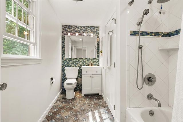 368 Acton Rd, Chelmsford, MA 01824