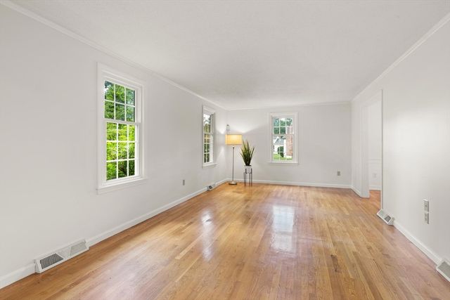 368 Acton Rd, Chelmsford, MA 01824