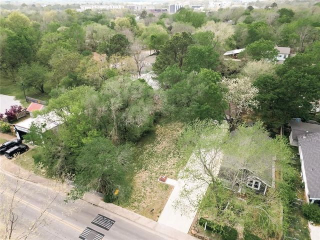 407 S College Avenue, Fayetteville, AR 72701