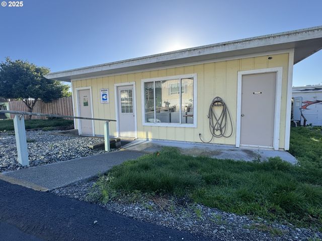 15765 S HIGHWAY 101 4, Brookings, OR 97415
