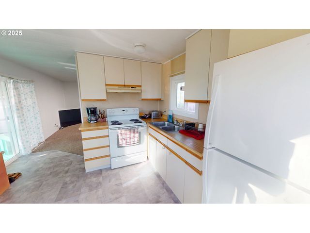 15765 S HIGHWAY 101 4, Brookings, OR 97415