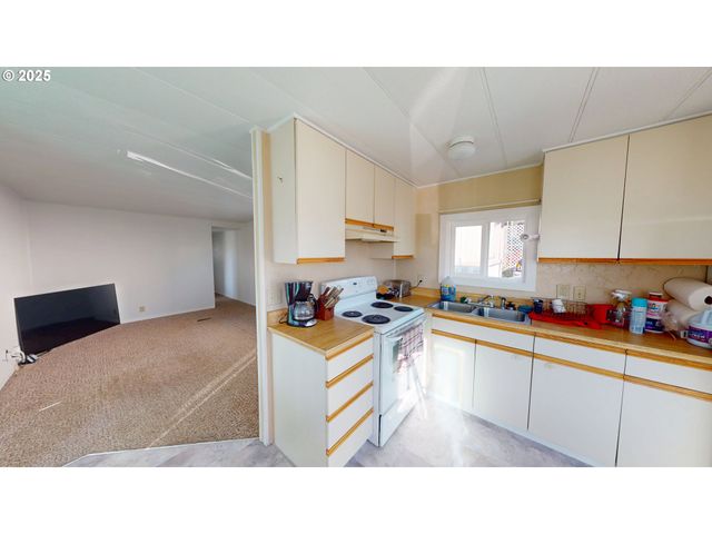 15765 S HIGHWAY 101 4, Brookings, OR 97415