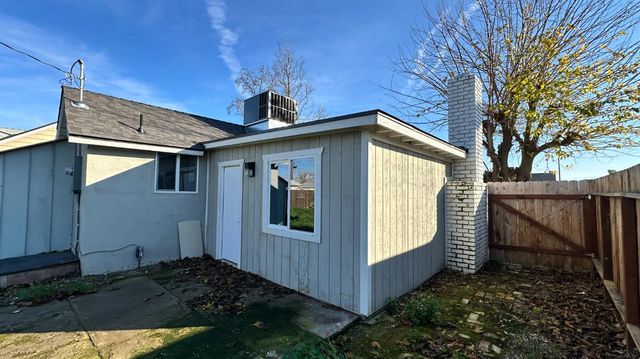 749 E Pleasant Street, Coalinga, CA 93210