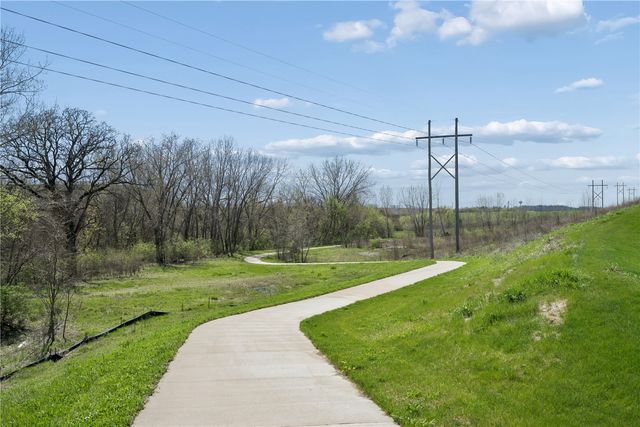 2871 Spring Rose Circle 201, Coralville, IA 52241