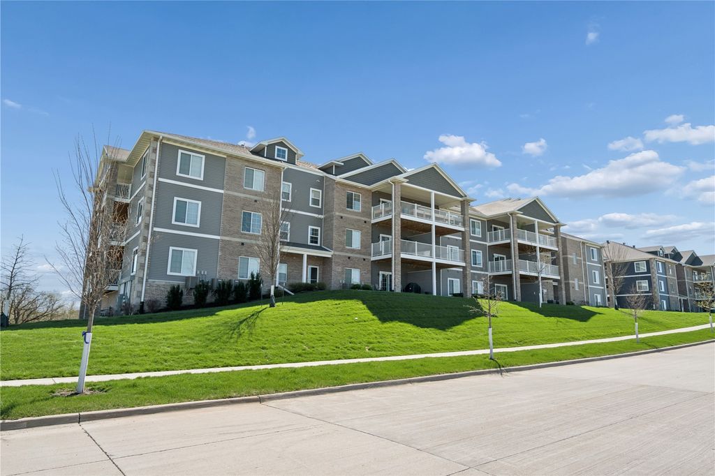 2871 Spring Rose Circle 201, Coralville, IA 52241