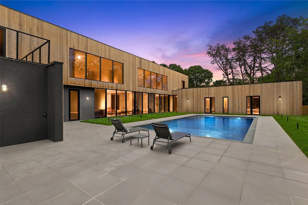 9 Blue Jay Way, East Hampton, NY 11937