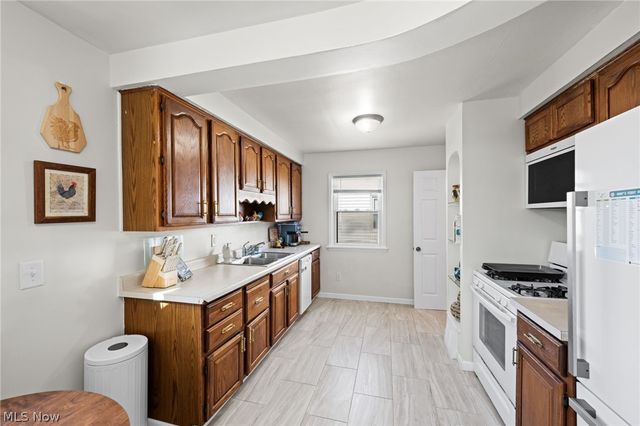 280 E 328th Street, Willowick, OH 44095