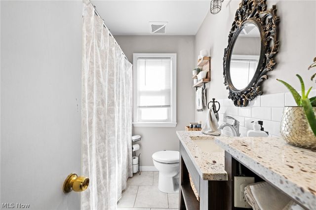 280 E 328th Street, Willowick, OH 44095