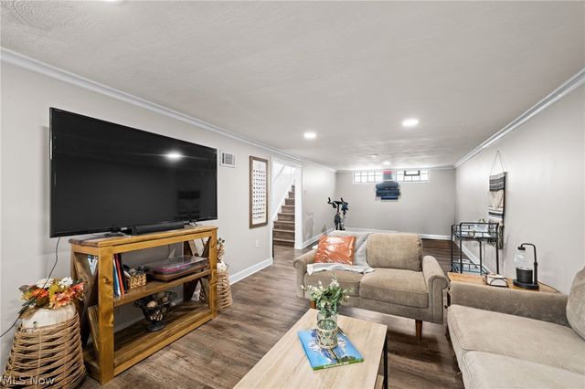 280 E 328th Street, Willowick, OH 44095