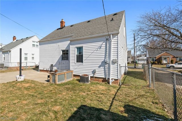 280 E 328th Street, Willowick, OH 44095