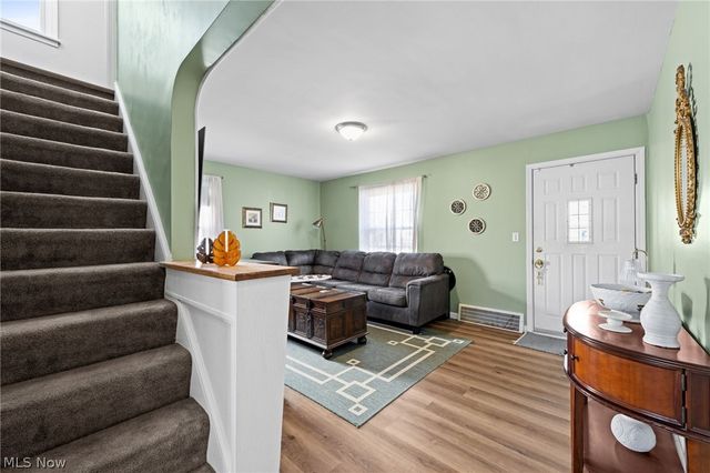 280 E 328th Street, Willowick, OH 44095