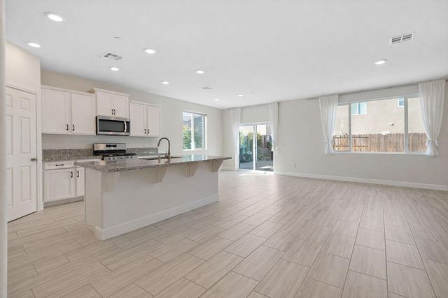 3516 E Seeger Avenue, Visalia, CA 93292