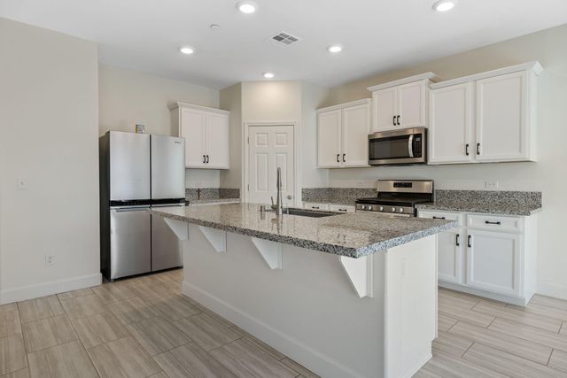 3516 E Seeger Avenue, Visalia, CA 93292