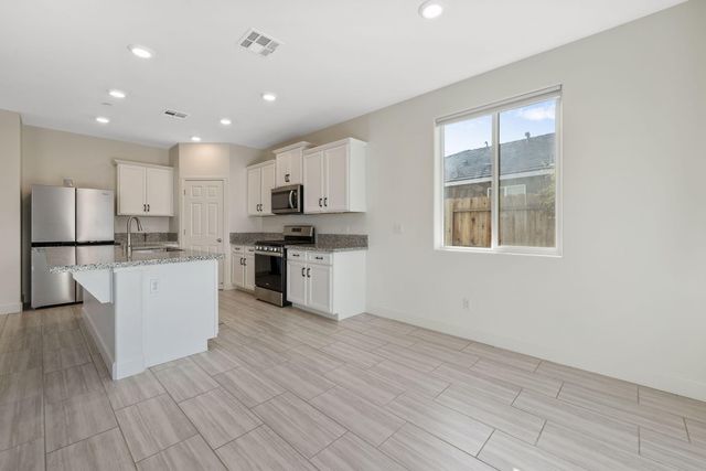 3516 E Seeger Avenue, Visalia, CA 93292