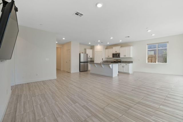 3516 E Seeger Avenue, Visalia, CA 93292