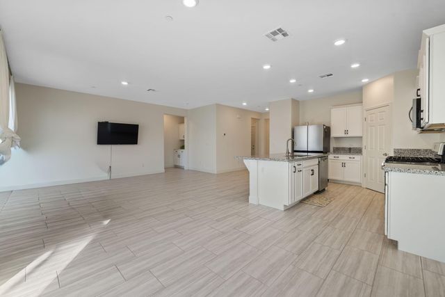 3516 E Seeger Avenue, Visalia, CA 93292