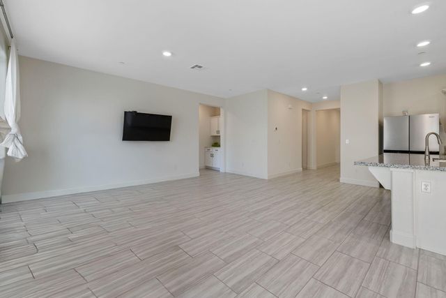 3516 E Seeger Avenue, Visalia, CA 93292