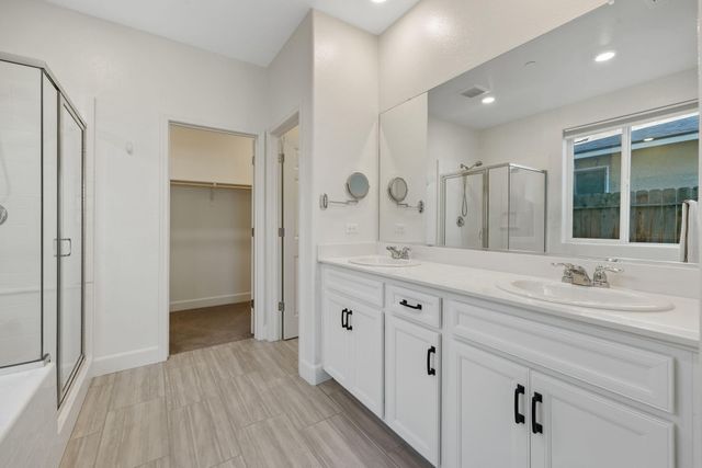 3516 E Seeger Avenue, Visalia, CA 93292