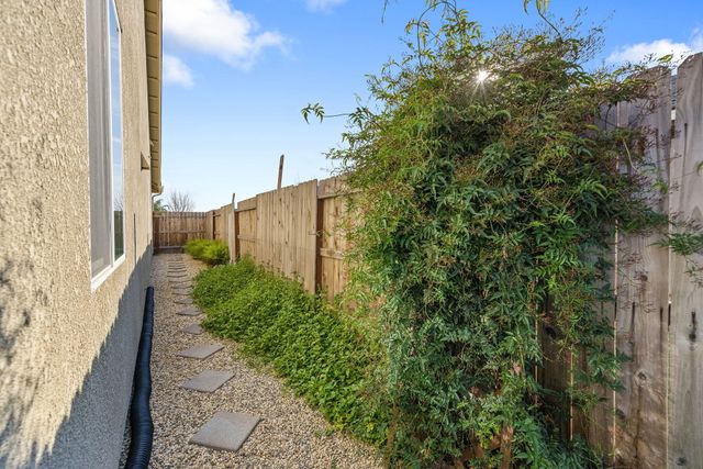 3516 E Seeger Avenue, Visalia, CA 93292