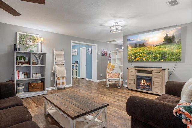 601 S 8th Street Drive, Yukon, OK 73099