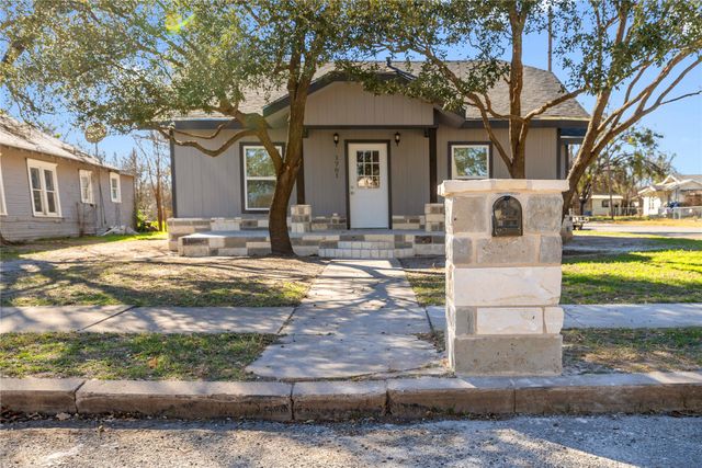 1701 1st Street, Brownwood, TX 76801