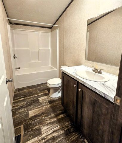 307 Persian Ln, Unity Twp, PA 15650