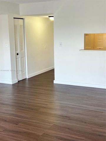 10431 N Kendall Dr D314, Miami, FL 33176