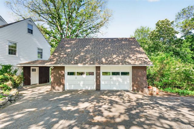 2 Merry Hill Road, Poughkeepsie, NY 12603
