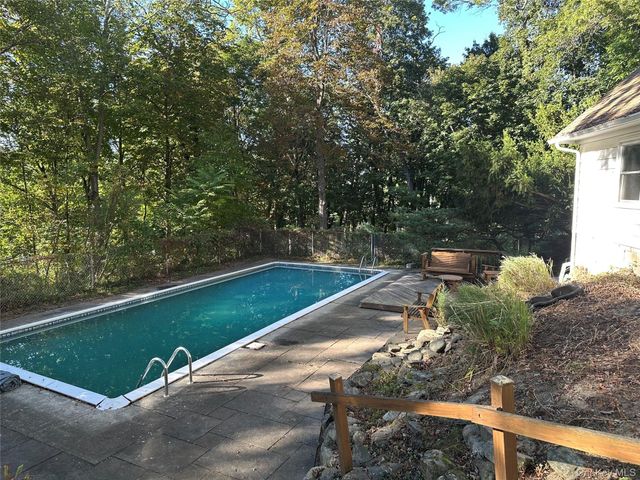 2 Merry Hill Road, Poughkeepsie, NY 12603