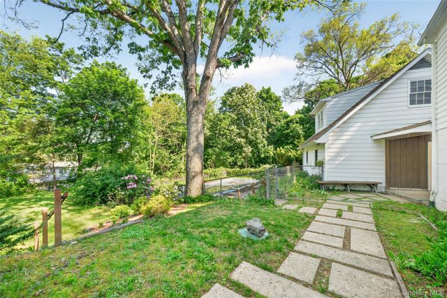 2 Merry Hill Road, Poughkeepsie, NY 12603