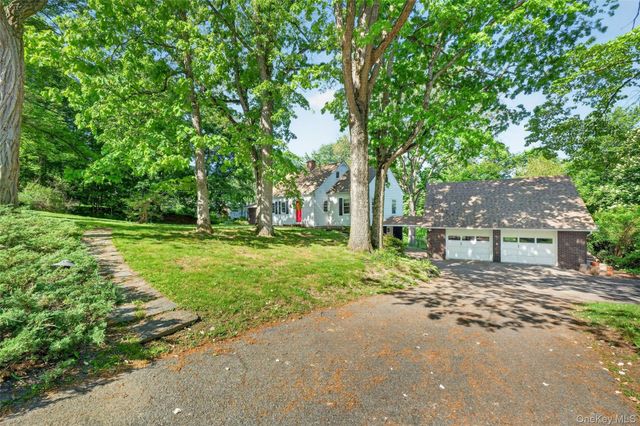 2 Merry Hill Road, Poughkeepsie, NY 12603