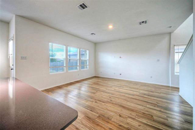 504 Milliner LOOP, Hutto, TX 78634