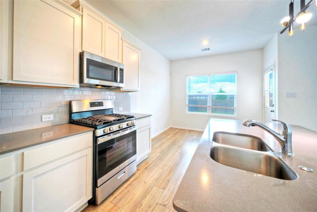 504 Milliner LOOP, Hutto, TX 78634