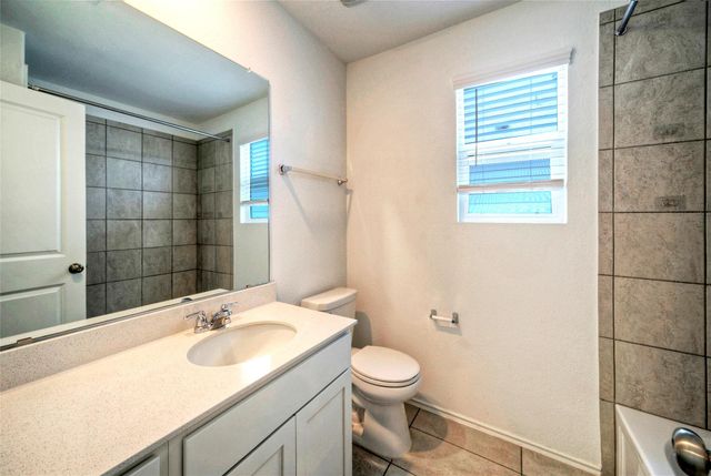 504 Milliner LOOP, Hutto, TX 78634