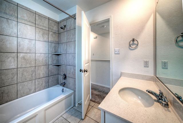 504 Milliner LOOP, Hutto, TX 78634