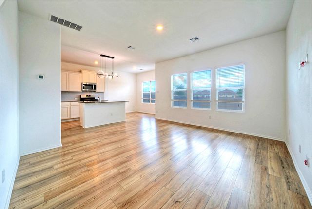 504 Milliner LOOP, Hutto, TX 78634