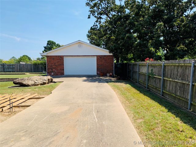 1800 Mockingbird Lane, Mcalester, OK 74501