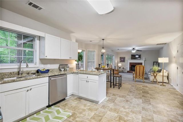 206 Five Iron Court NW, Kennesaw, GA 30144