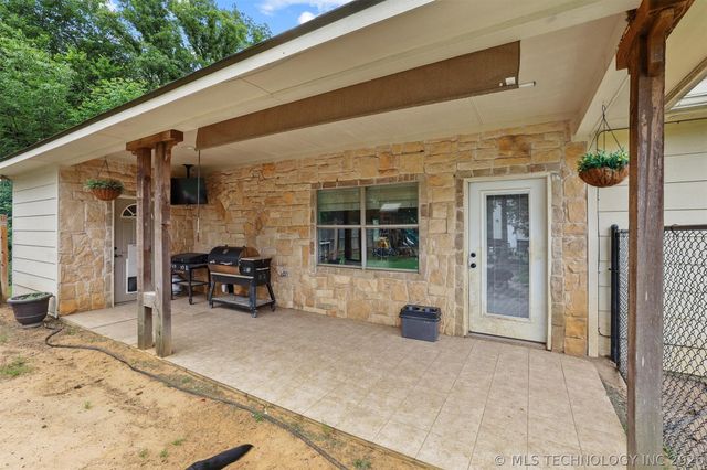 6644 Black Oak Trail, Kingston, OK 73439