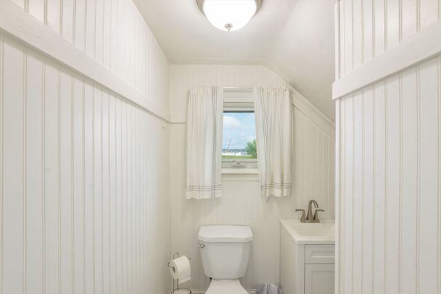 17 Campbell St, New Bedford, MA 02740