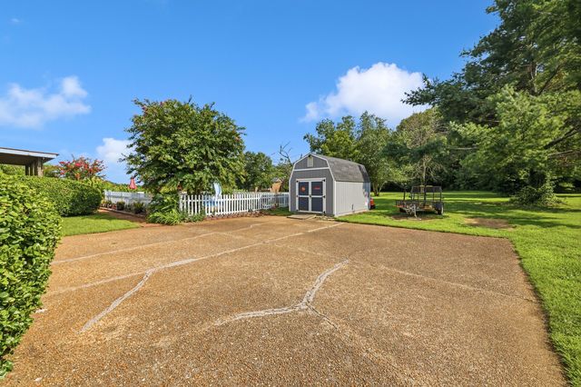 1866 Baker Rd, Goodlettsville, TN 37072