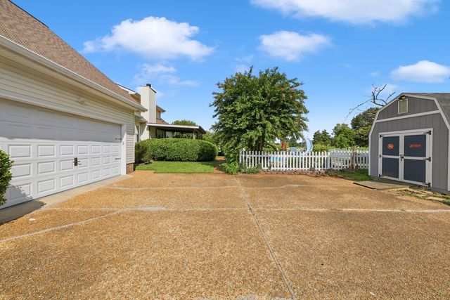 1866 Baker Rd, Goodlettsville, TN 37072