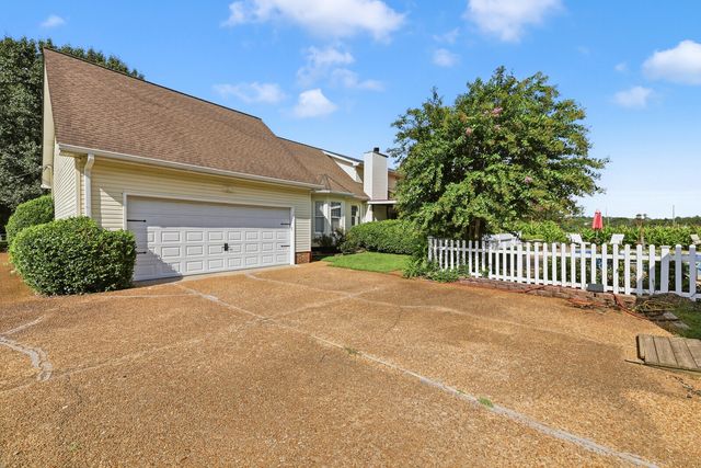 1866 Baker Rd, Goodlettsville, TN 37072