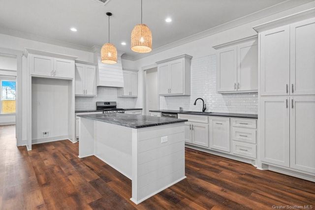 2113 Aubrianna Lane, Sulphur, LA 70663